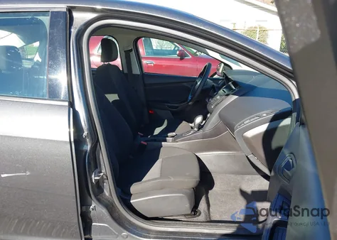 2016 Ford Focus S from USA, damaged, VIN 1FADP3E27GL380185